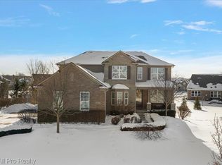 22841 Shepherds Hollow Dr, South Lyon, MI
