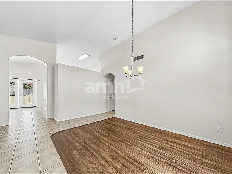 12554 W Holly St — Photo 6