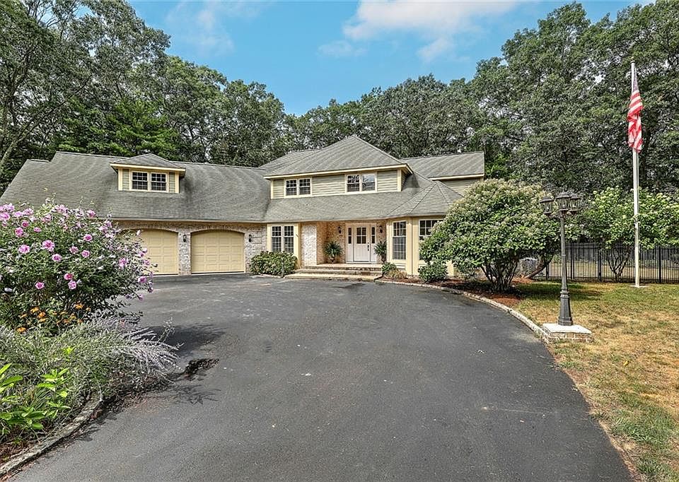 38 Mallard Cove Way Barrington RI | Zillow