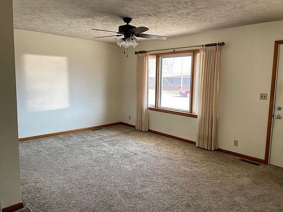 3rd image of 913 Westlawn Dr
