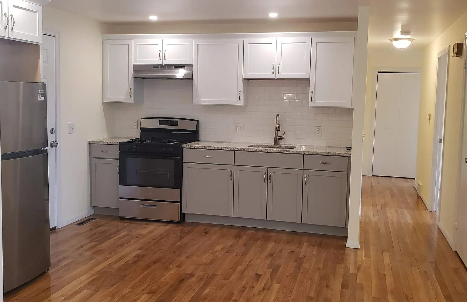 3 bed, 1.5 bath, 1080 sqft, $2,200 — Photo 3