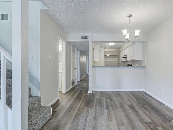 3rd image of 1824 Abshire Ln