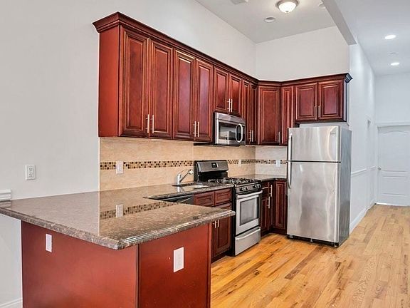 3rd image of 156 W 122nd St #1