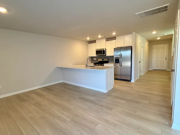 401 Mopar Ln, Greer, SC 29651