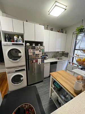 Rented by Avenues Real Estate | media 21