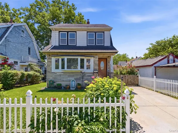 22412 92nd Avenue, Queens Village, NY 11428