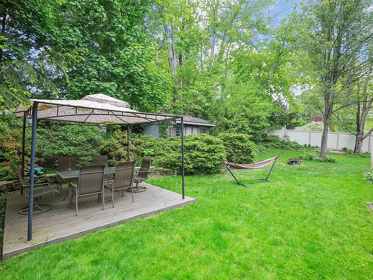 358 Loveland Rd — Photo 28