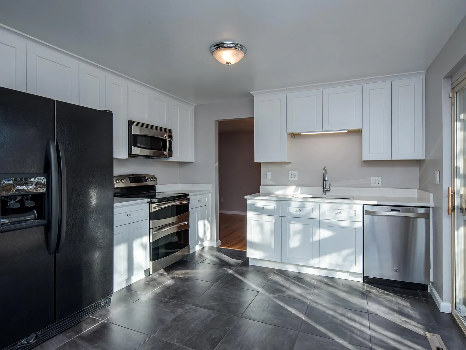 4 bed, 2650 sqft, $3,750 — Photo 4