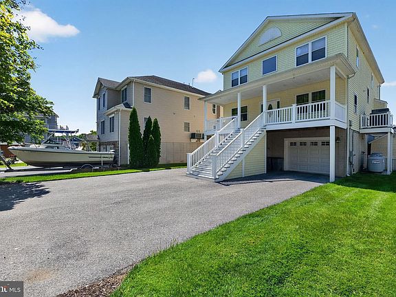 3rd image of 1234 Burke Rd