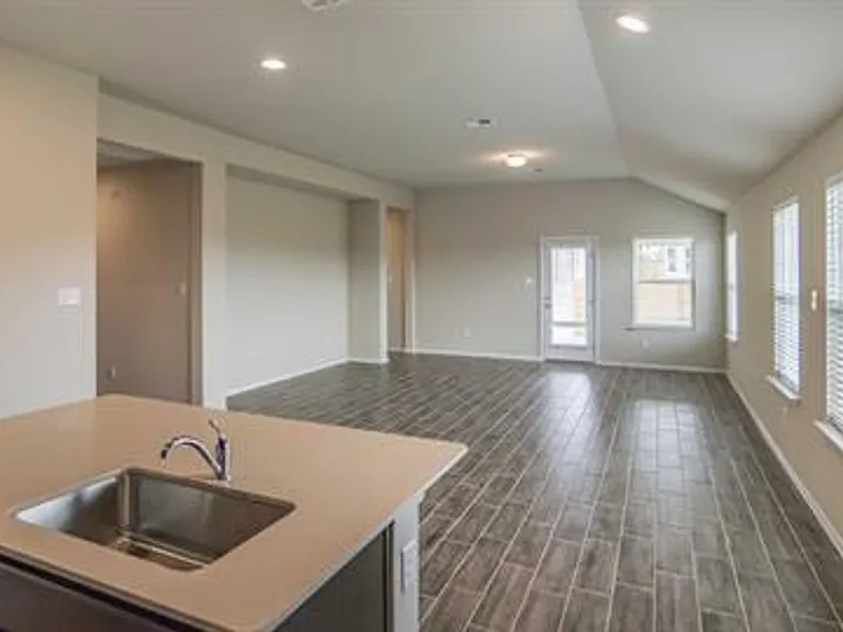 204 Rollingwood Dr — Photo 12