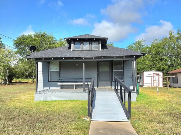 305 N Eagle St, Weimar, TX 78962