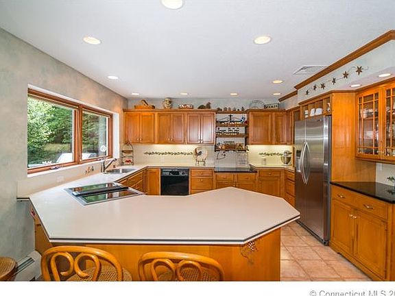 Eat-in Kitchen With an Expa...