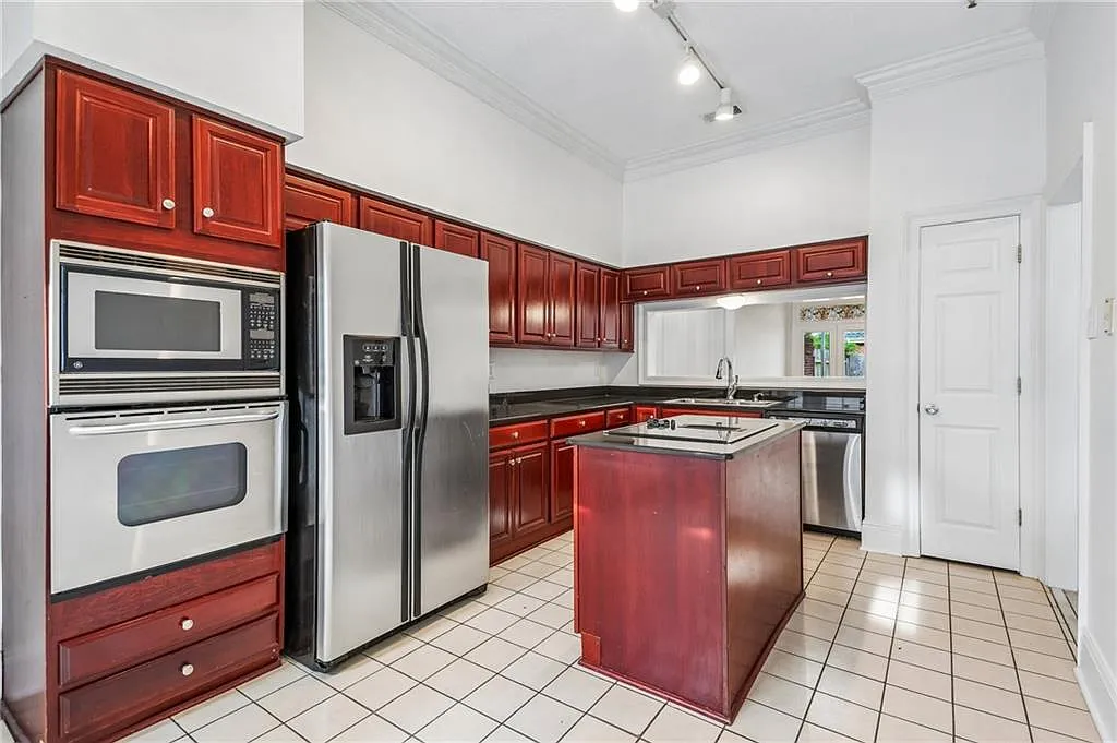 2 bed, 2.5 bath, 2500 sqft, $2,900 — Photo 4