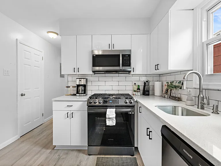86 W 10th St #2 — Photo 3