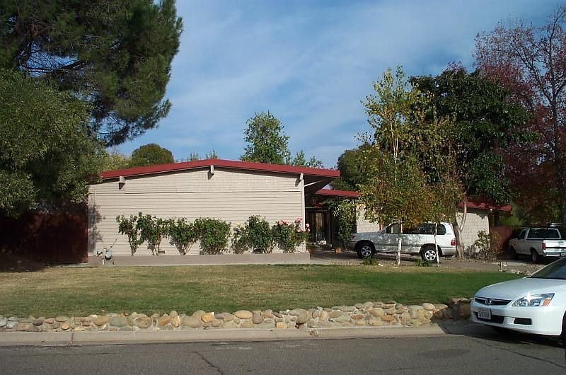 1st image of 3879 Arrowhead Dr