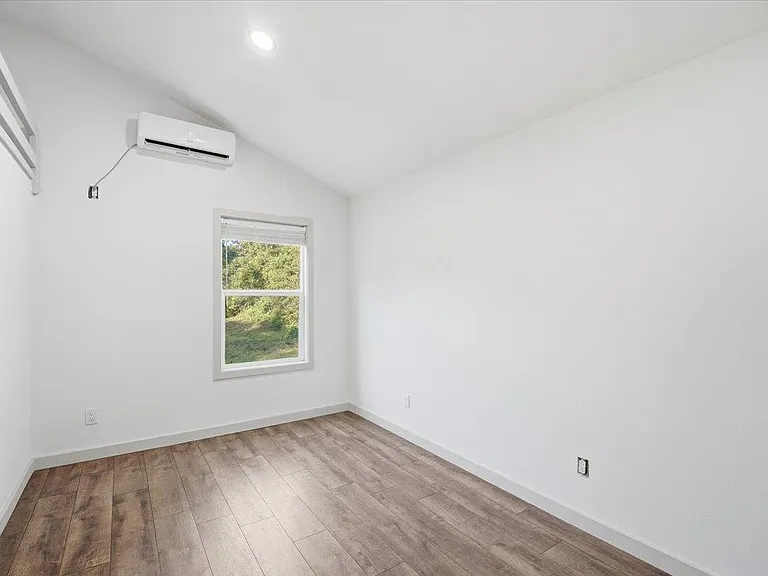 877 Yaupon Dr — Photo 18
