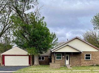 313 N Main St, Mooreland, OK 73852