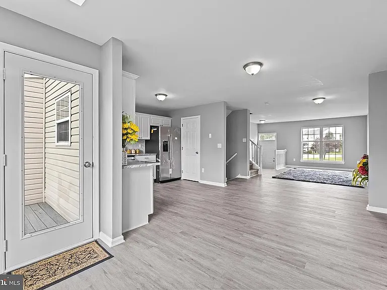 4 S Sherman Dr — Photo 2