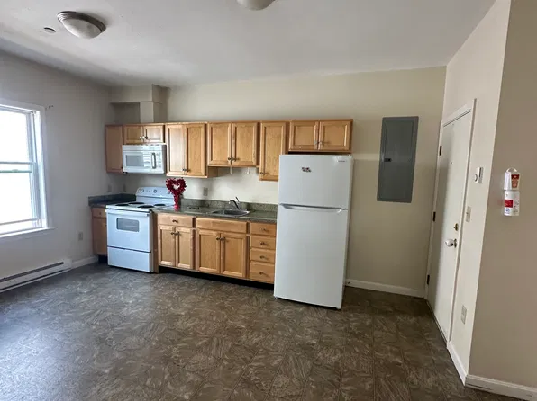 115 Salem St Floor 3, Lowell, MA 01854