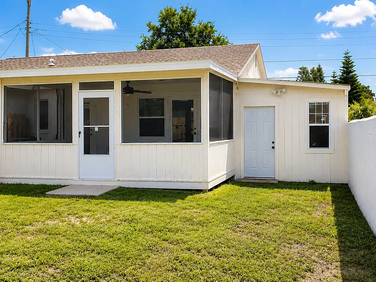 1311 Emma Dr — Photo 10