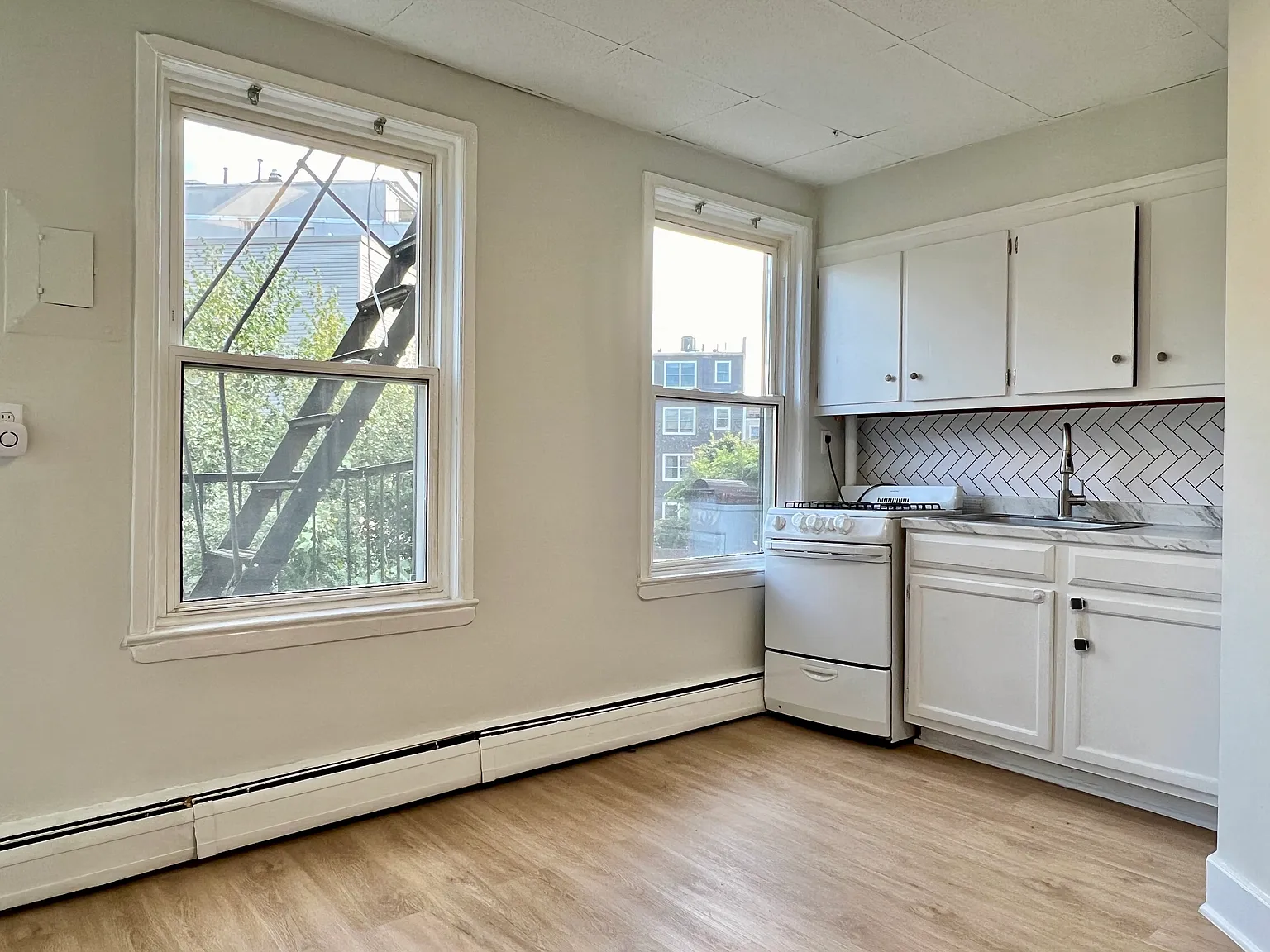 2 bed, 785 sqft, $2,200 — Photo 2