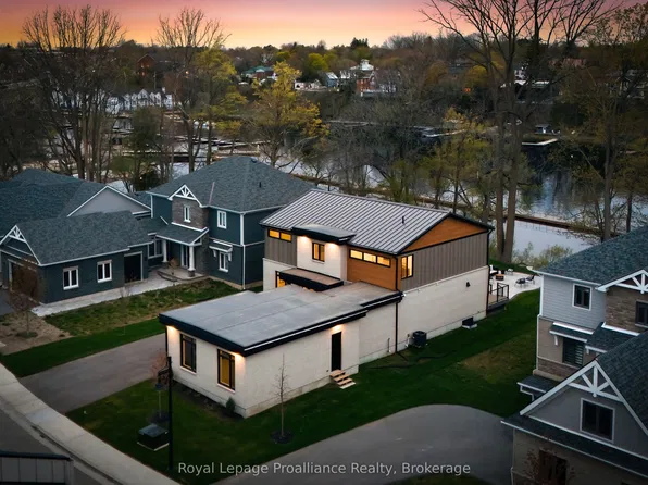 107 Villeneuve Dr, Prince Edward County, ON K0K 2T0