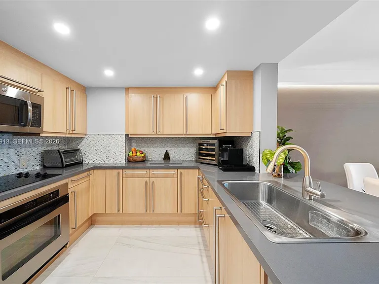226 Ocean Dr #3C — Photo 16
