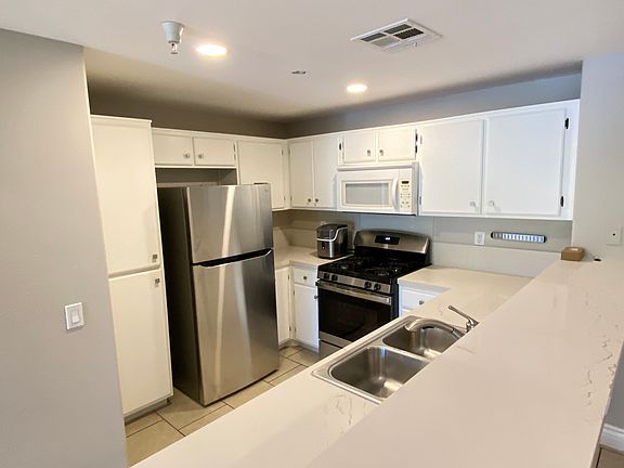 3rd image of 31342 Taylor Ln
