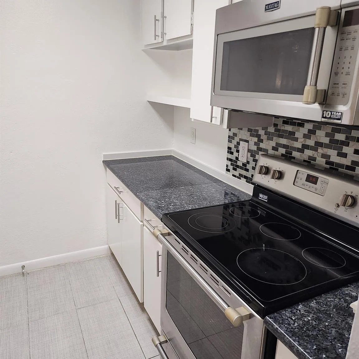 2 bed, 1.0 bath, 918 sqft, $1,500 — Photo 2