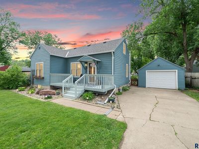 308 W 5th Ave, Lennox, SD, 57039