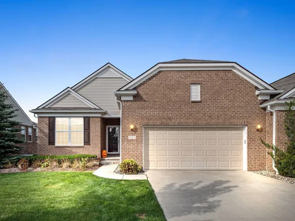 2084 Trimble St, Lake Orion, MI 48360