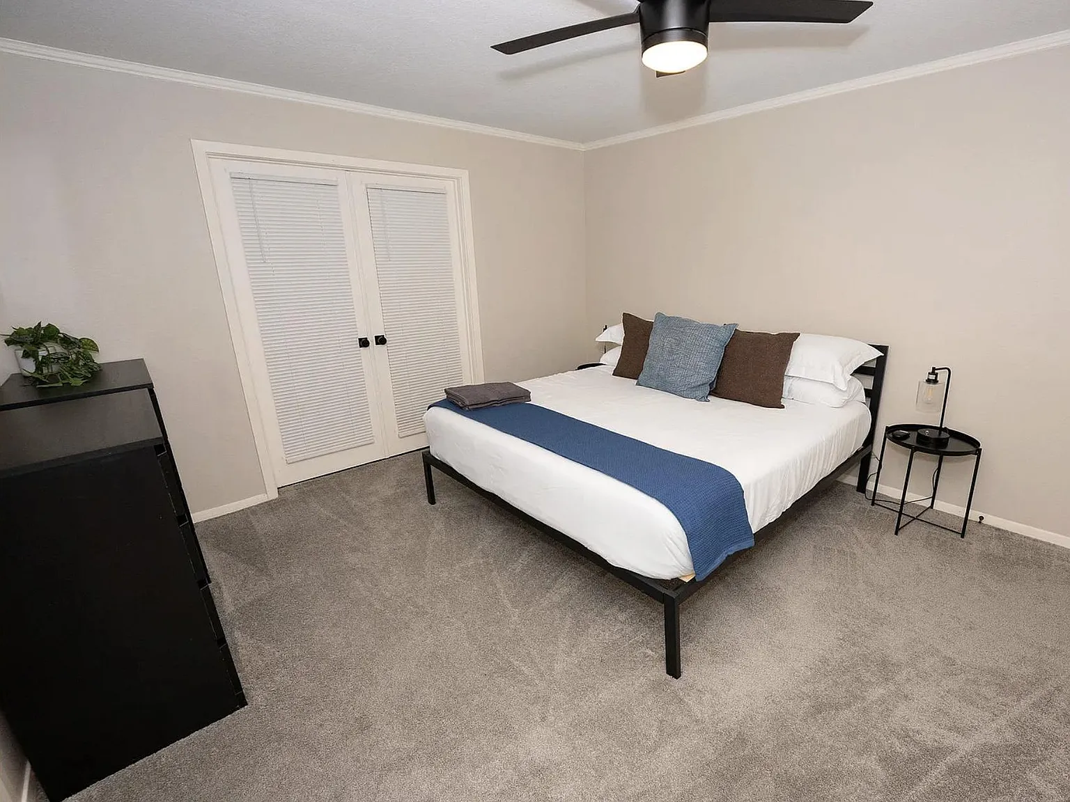 4 bed, 2.0 bath, 1700 sqft, $1,663 — Photo 2