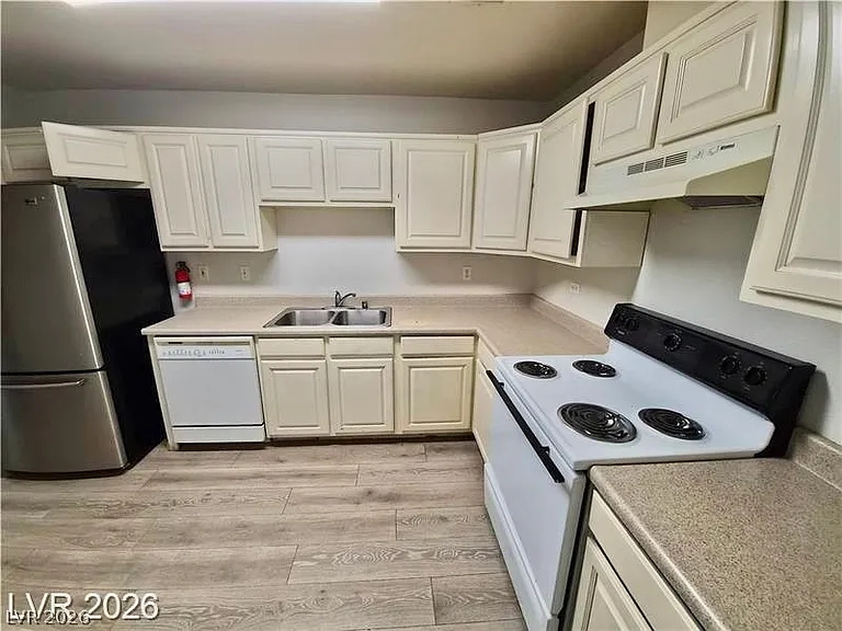 1080 Red Butte St #B1 — Photo 5