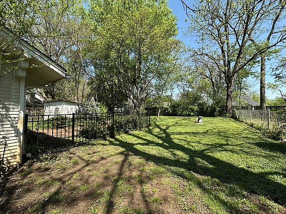 5th image of 318 Kingwood Dr