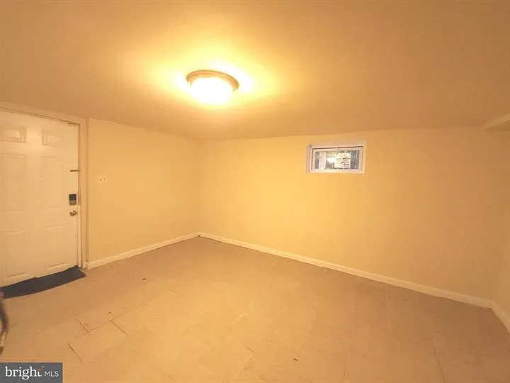 5023 Emo St — Photo 16