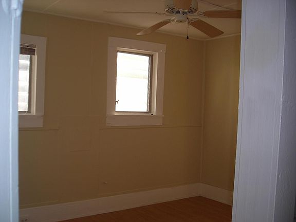 5th image of 426 10th Ave NE