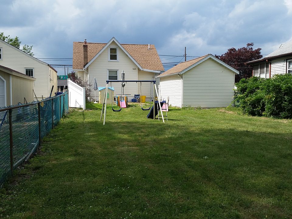 1st image of 229 Ward Ave