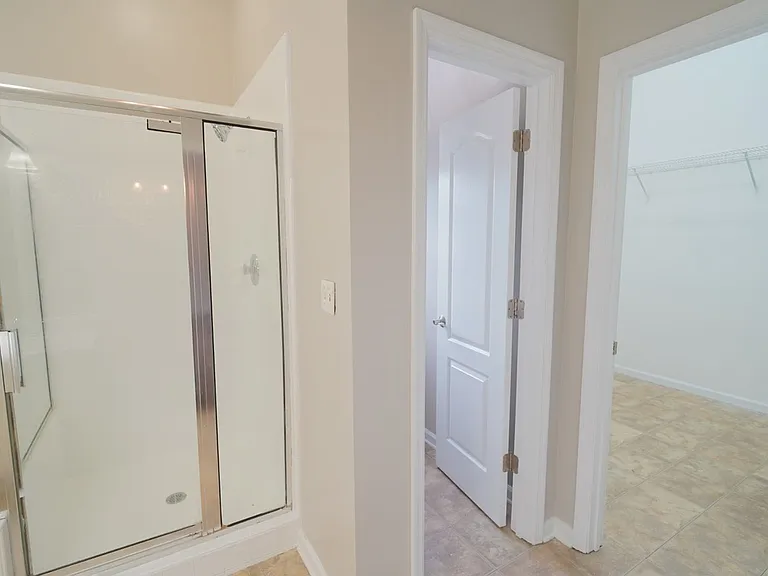 1908 Wagon Wheel Cir E — Photo 20