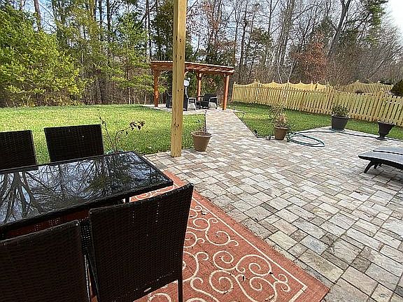 2nd image of 3433 Lilliefield Ln