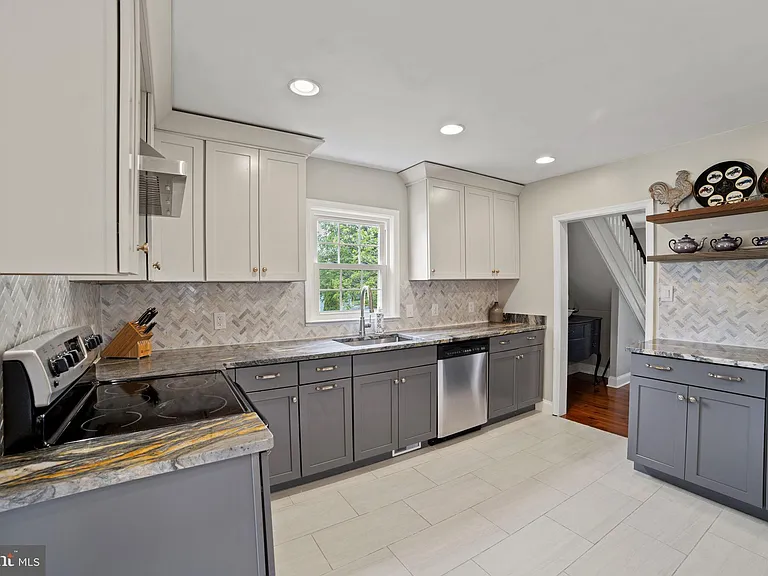 705 Dranesville Rd — Photo 9