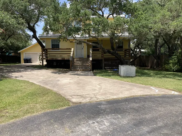 28 Bahama St N, Rockport, TX 78382