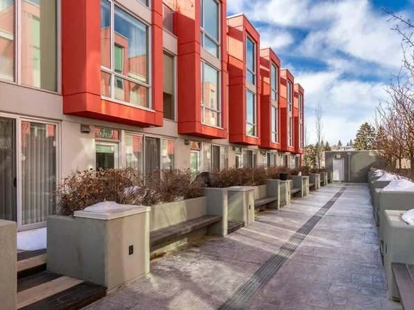 2717 N 17th St SW #203, Calgary, AB T2T 4N4