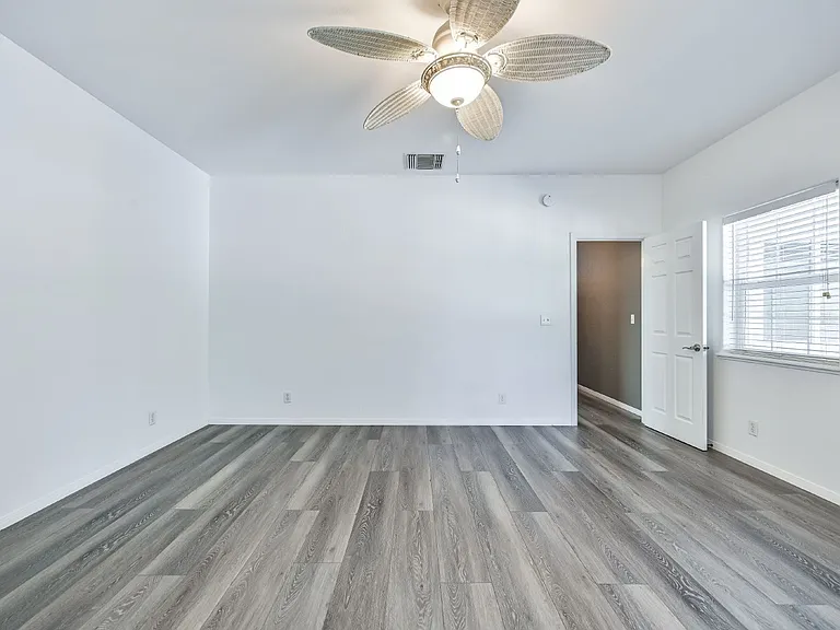 317 W Shamrock Ave — Photo 50