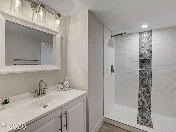4th image of 2404 Howard Dr