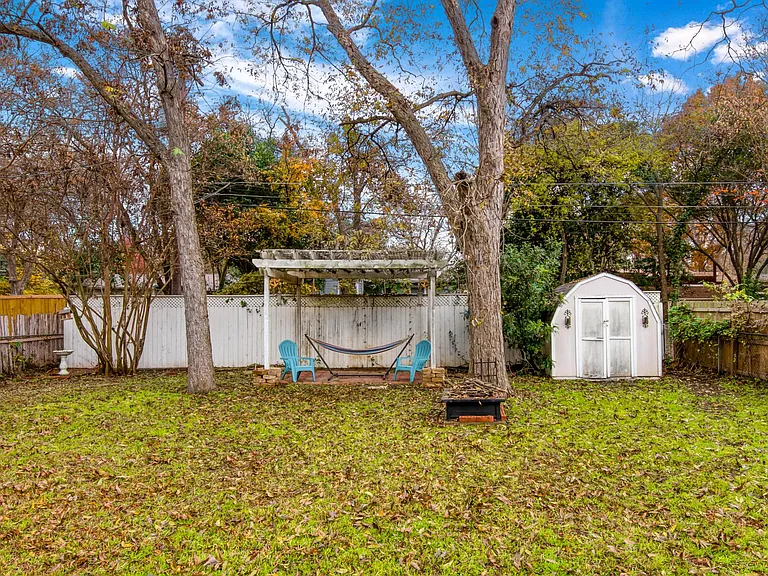 446 Irvington Dr — Photo 18