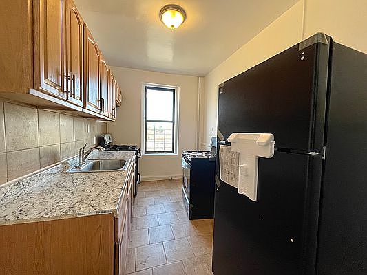 5th image of 4138 Carpenter Ave APT 3D