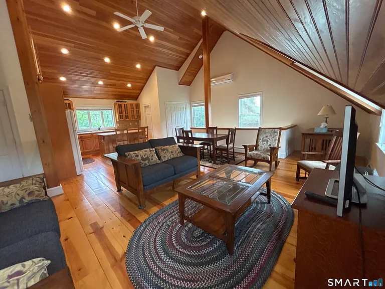 19 Robin Hill Ln — Photo 8