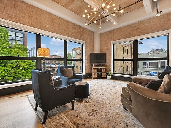 5th image of 1728 N Damen Ave #210