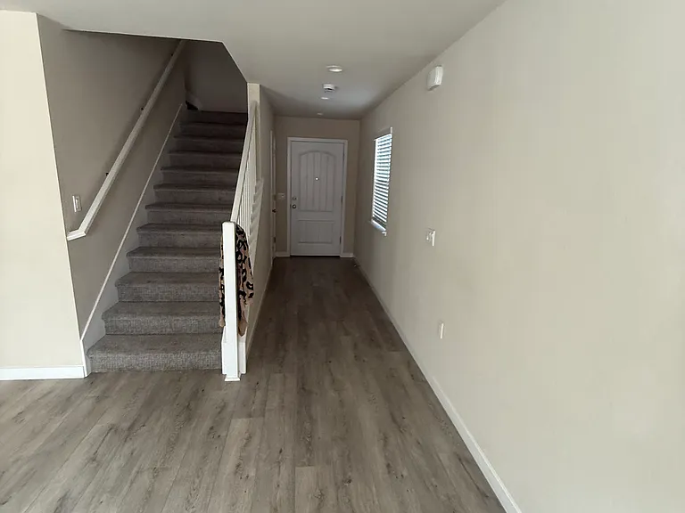 458 Peppercorn Dr — Photo 4