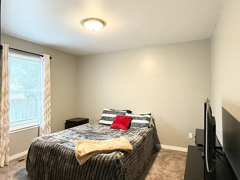 4555 Genoa St — Photo 15